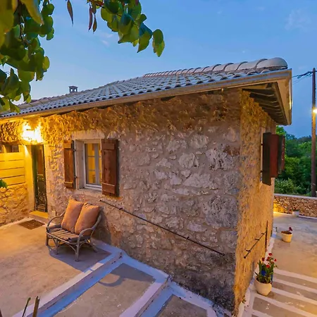 בית נופש Zois & Mavretta House *