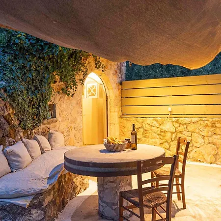 Zois & Mavretta House Case de vacanță