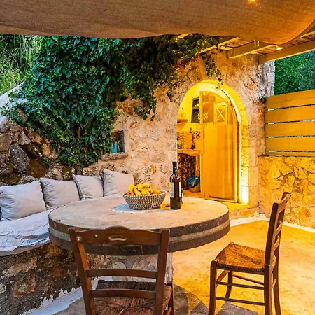 Zois & Mavretta House Case de vacanță