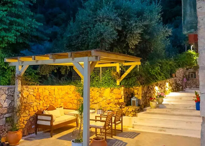 בית נופש Zois & Mavretta House *
